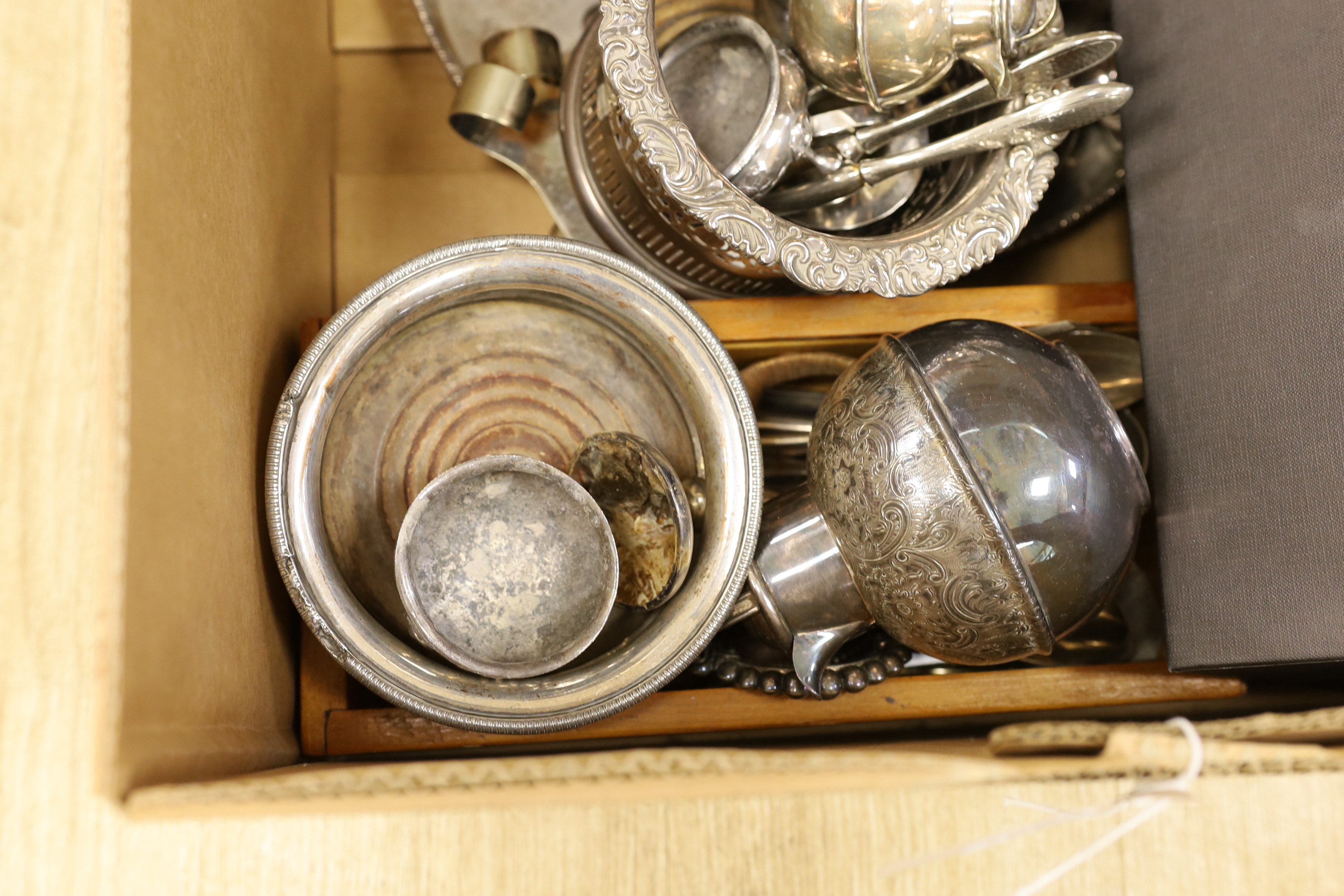 A collection of mixed plated ware